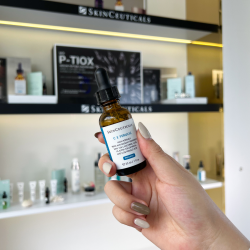 Alternative view of C E Ferulic ® with 15% L-ascorbic acid